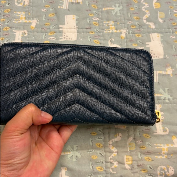 Yves Saint Laurent Zippy Wallet - Picture 5 of 16